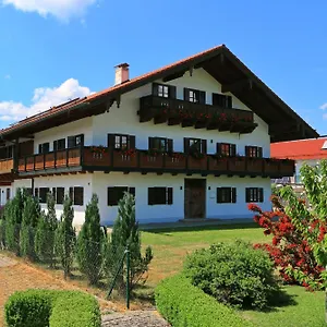 Apartment Ferienwohnungen Am Simssee Mit Alpenblick, Gutshof Alpenblick